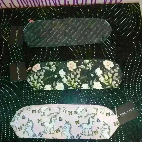 Kendall & Kylie Jenner Kardashian Zip Pouch makeup bag new with tags three piece - Picture 2 of 16